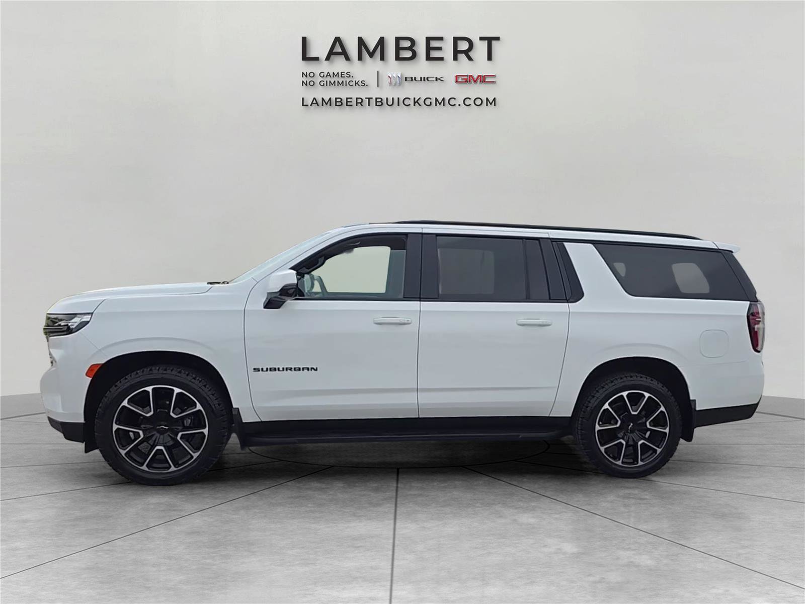 Used 2022 Chevrolet Suburban RST w/ Luxury Package AWD/4WD image 2