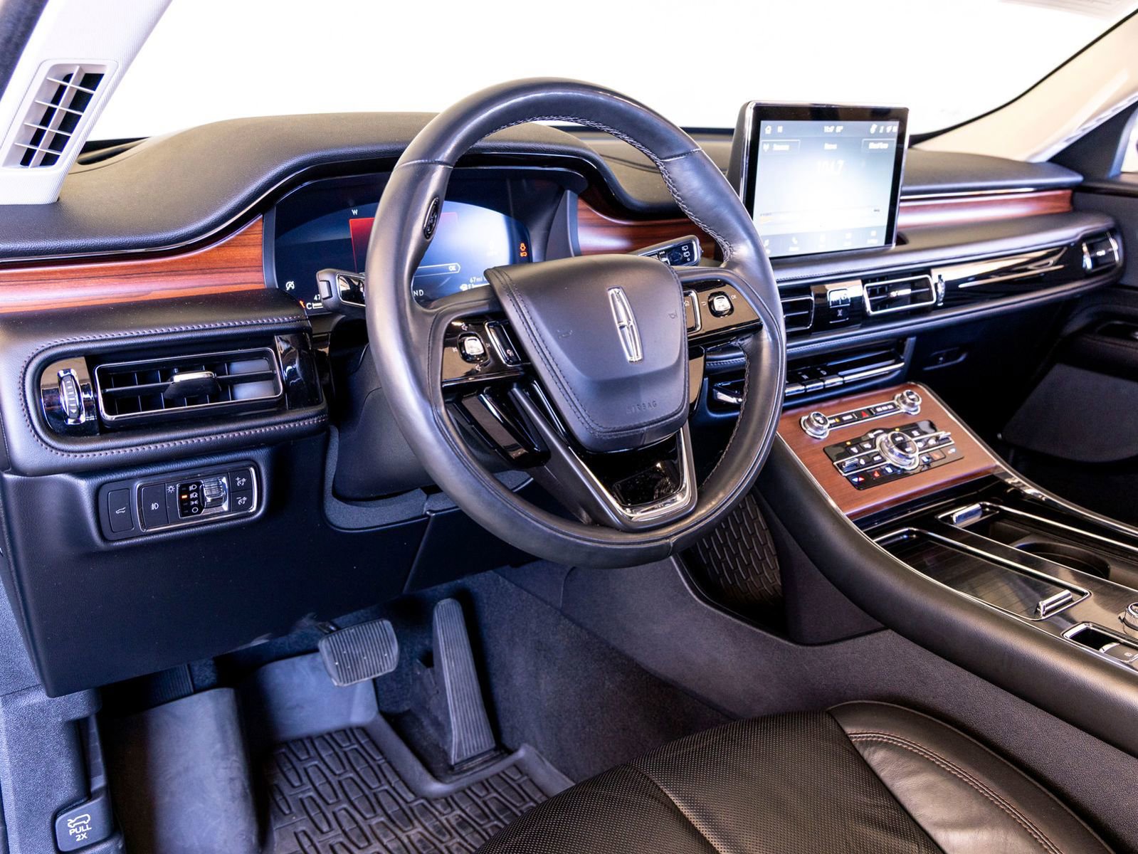 Used 2021 Lincoln Aviator Reserve w/ Equipment Group 201A image 17