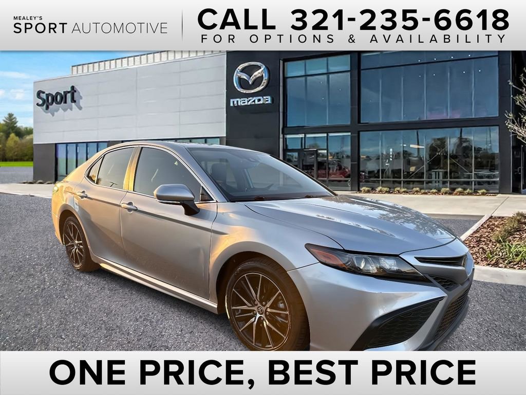 Used 2022 Toyota Camry SE image 1