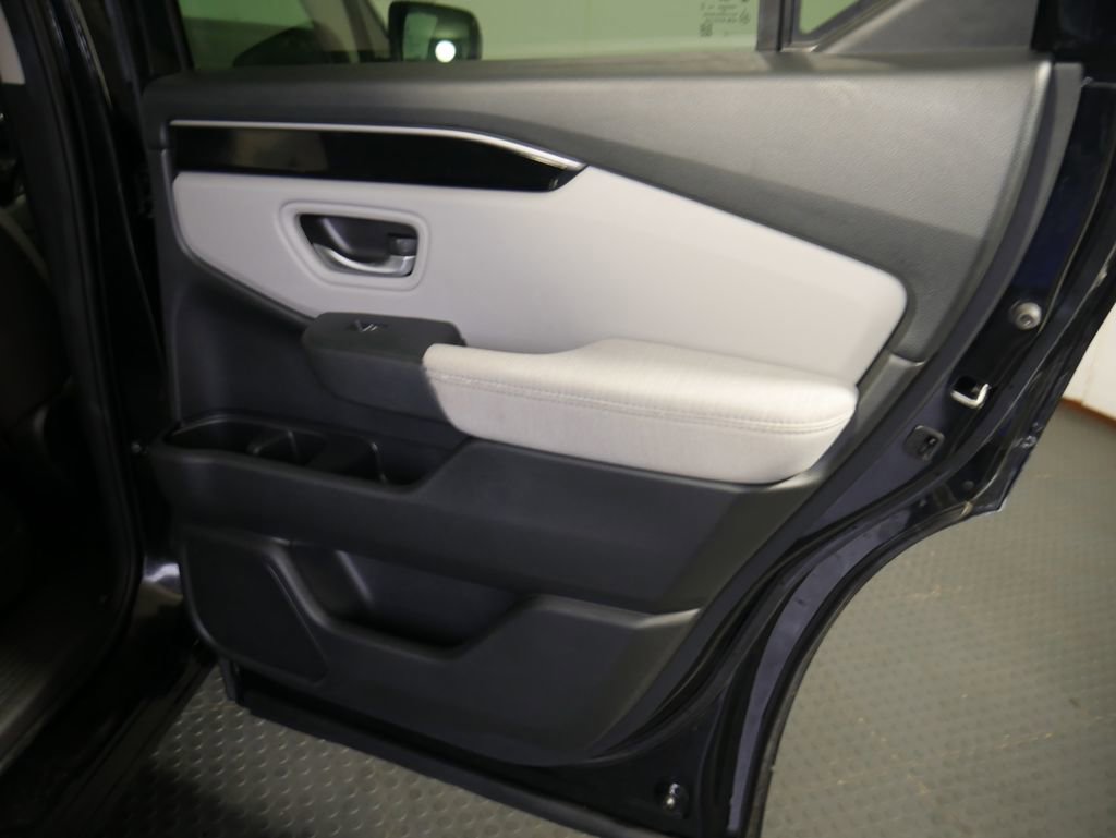 Used 2023 Honda Pilot LX image 7