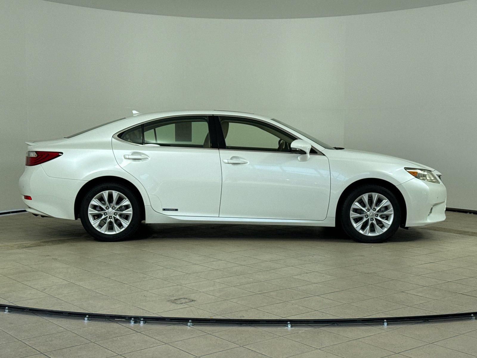 Used 2013 Lexus ES 300h w/ Premium Pkg FWD image 7