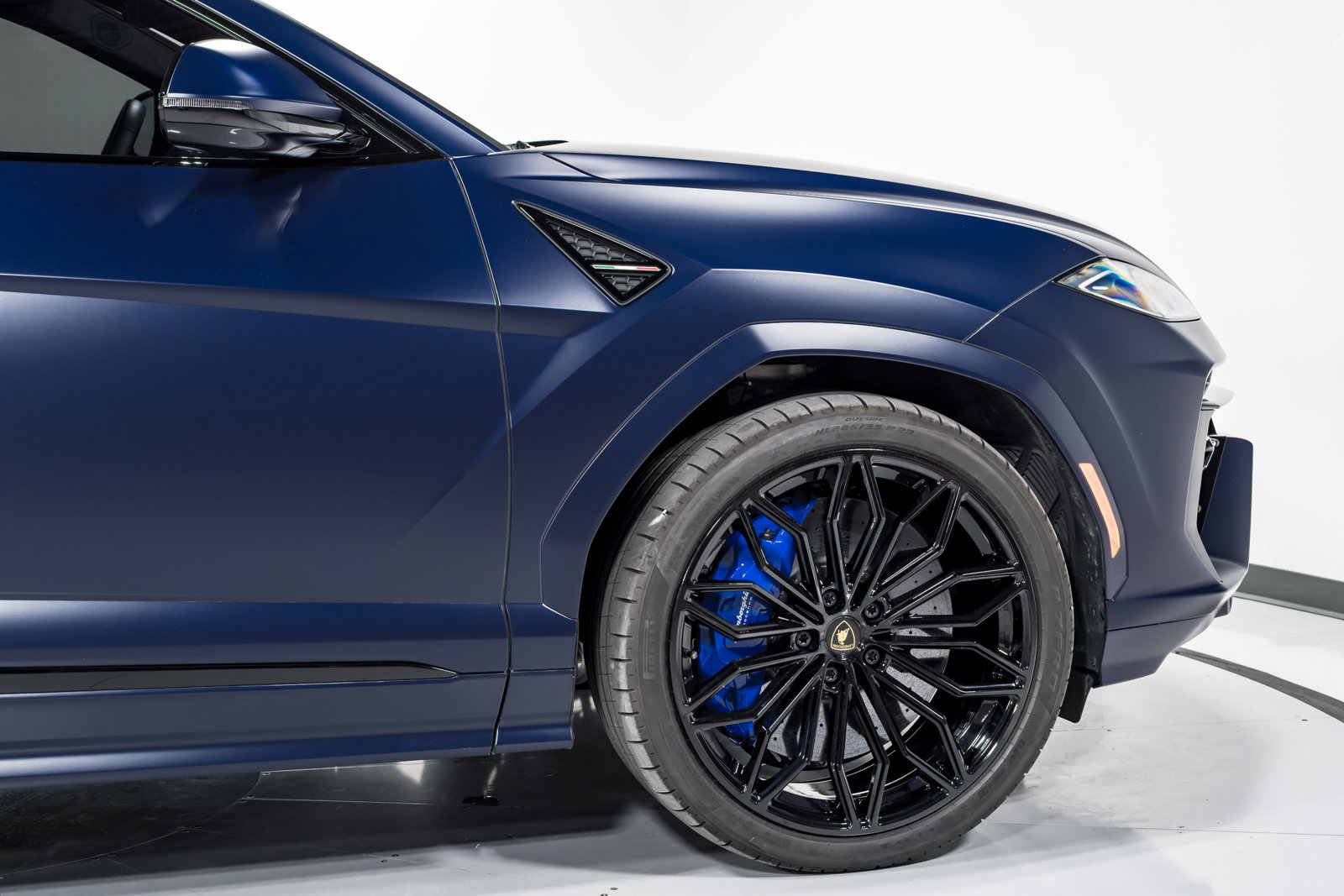 Used 2025 Lamborghini Urus SE AWD/4WD image 51