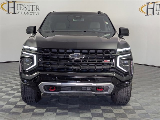 Used 2025 Chevrolet Suburban Z71 image 3