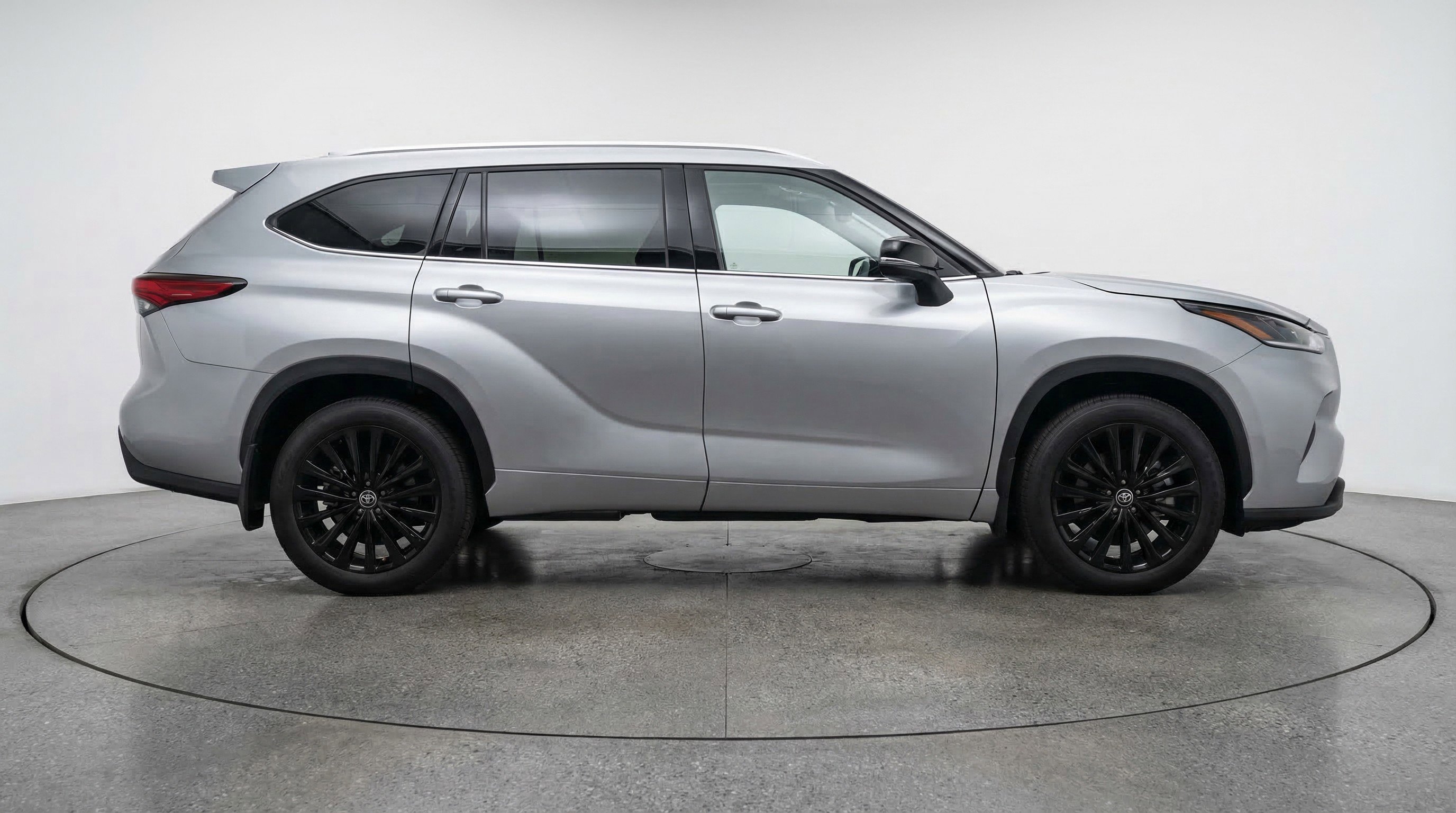 Used 2025 Toyota Highlander XSE image 11