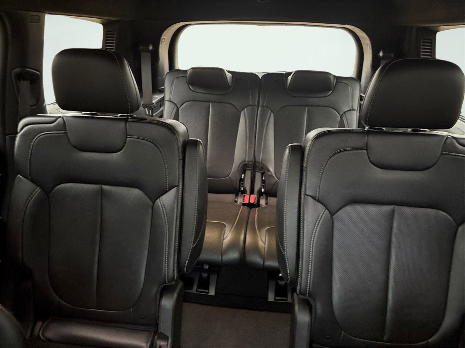 Used 2024 Jeep Grand Cherokee L Limited w/ Luxury Tech Group II image 13