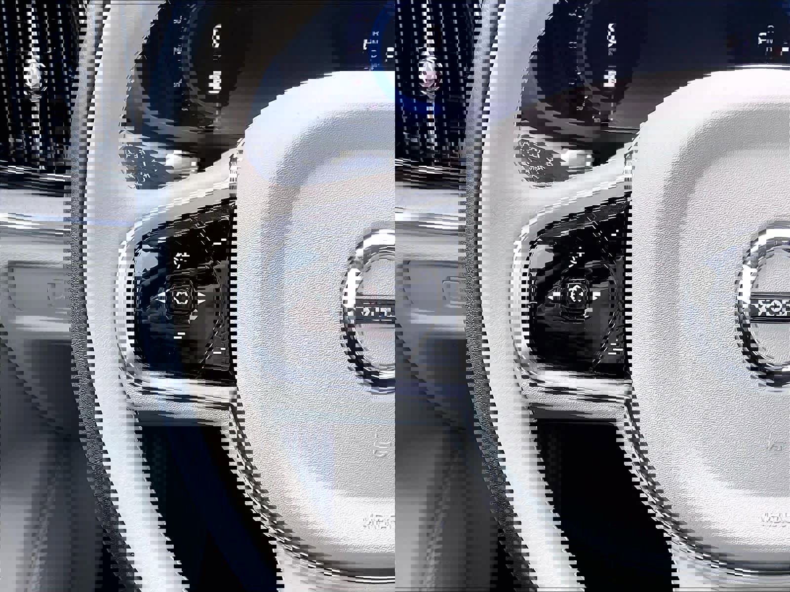 Used 2025 Volvo V60 B5 Cross Country Plus image 21