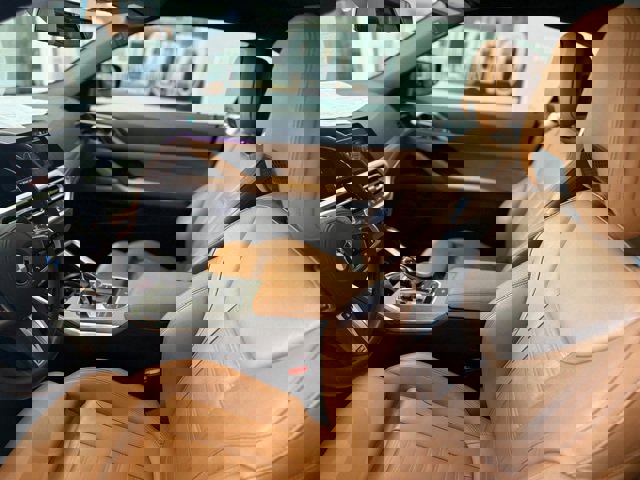 Used 2021 BMW M440i Convertible image 5