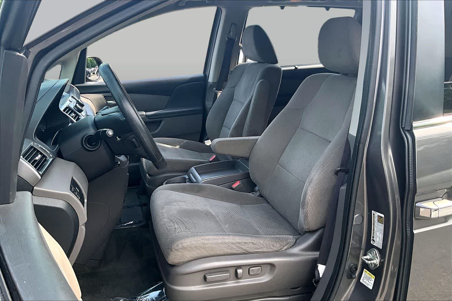 Used 2016 Honda Odyssey SE image 8