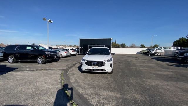 Used 2023 Ford Escape ST-Line FWD image 3