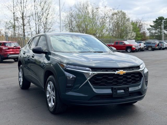 Certified 2025 Chevrolet Trax LS FWD image 3