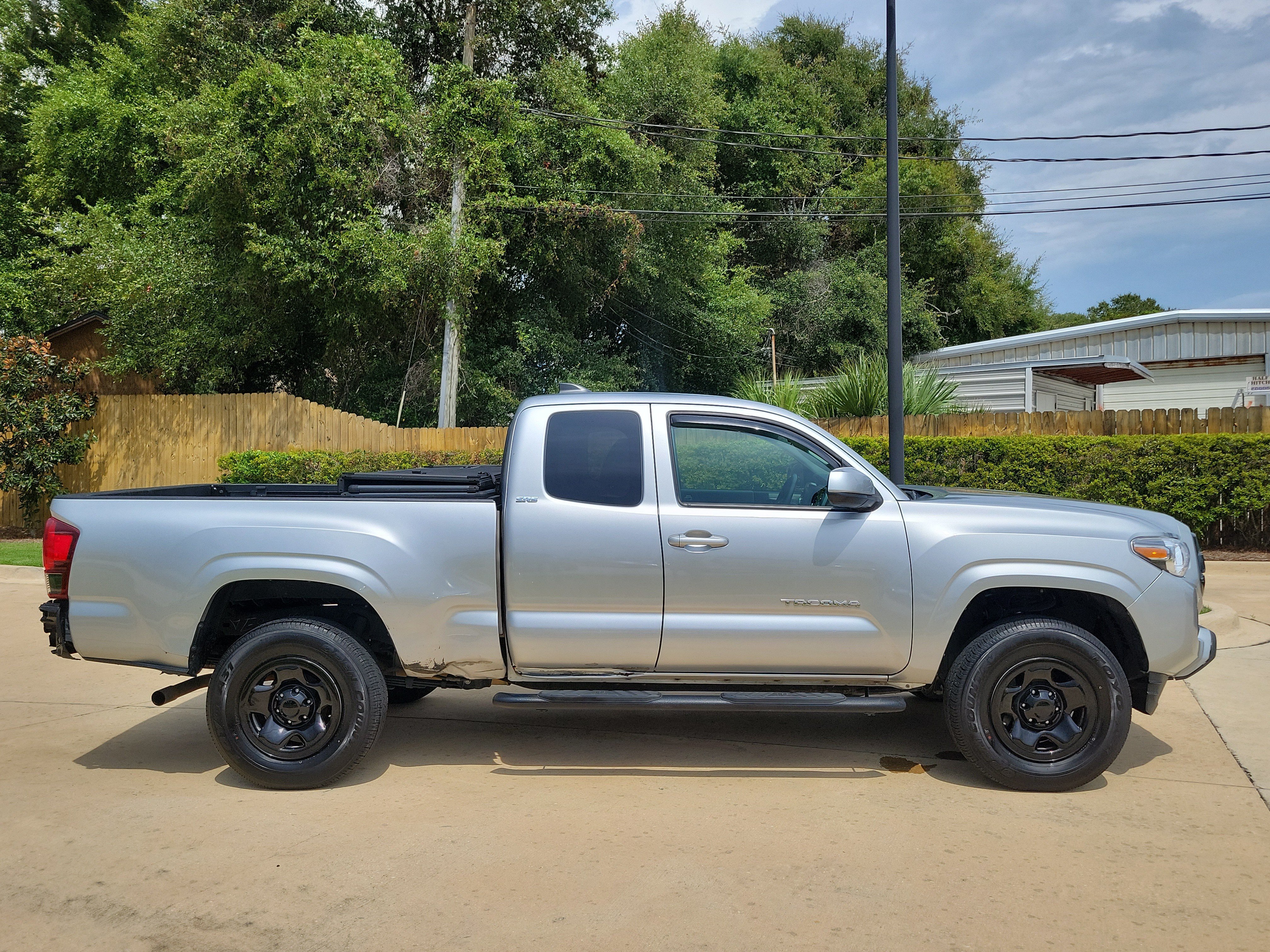 Used 2023 Toyota Tacoma SR5 RWD image 9