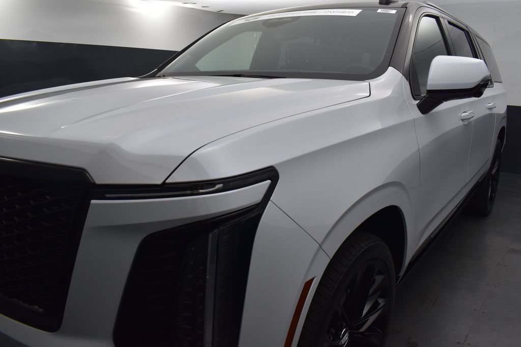 Certified 2026 Cadillac Escalade ESV Platinum Sport w/ LPO, ONYX Package AWD/4WD image 36