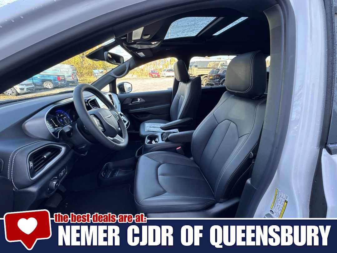New 2026 Chrysler Pacifica Select AWD/4WD image 11