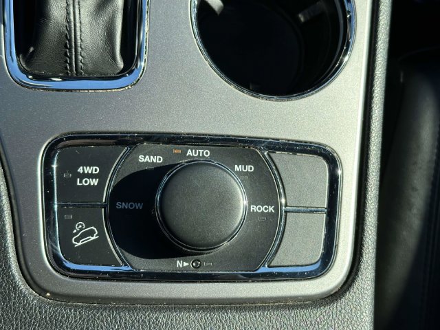 Certified 2020 Jeep Grand Cherokee Limited AWD/4WD image 43