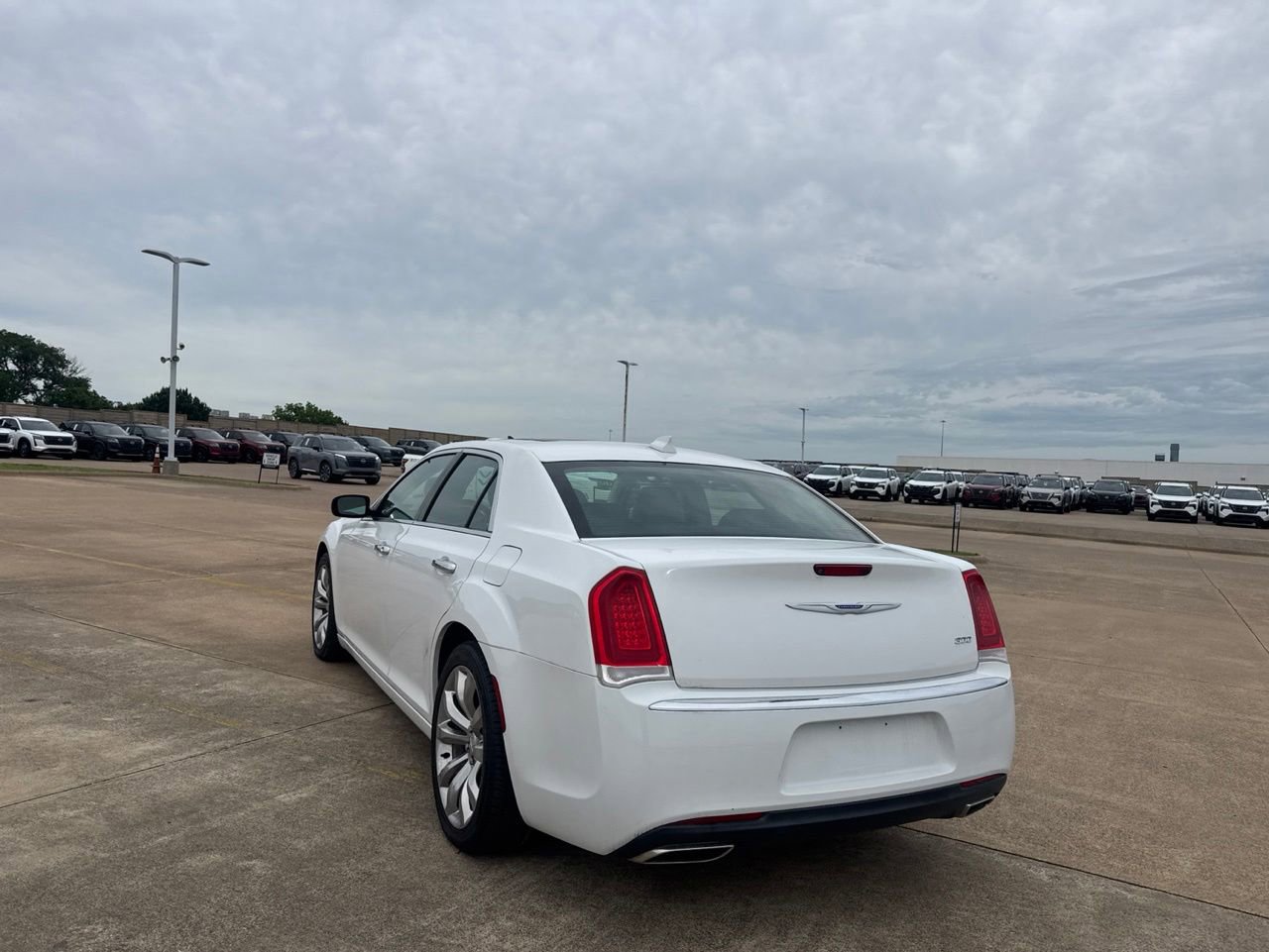 Used 2020 Chrysler 300 Limited RWD image 15
