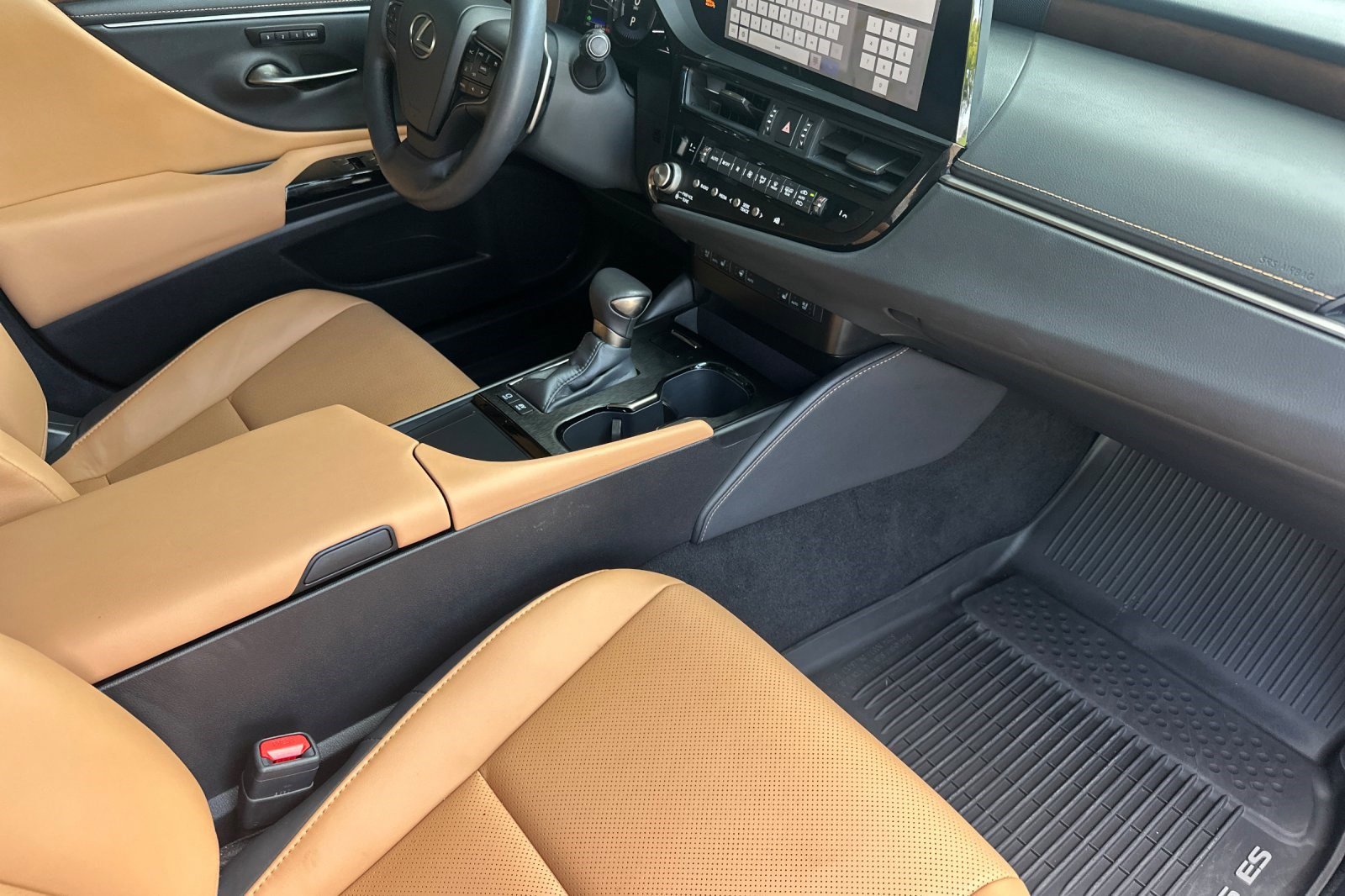 Certified 2025 Lexus ES 300h w/ Premium Package image 19