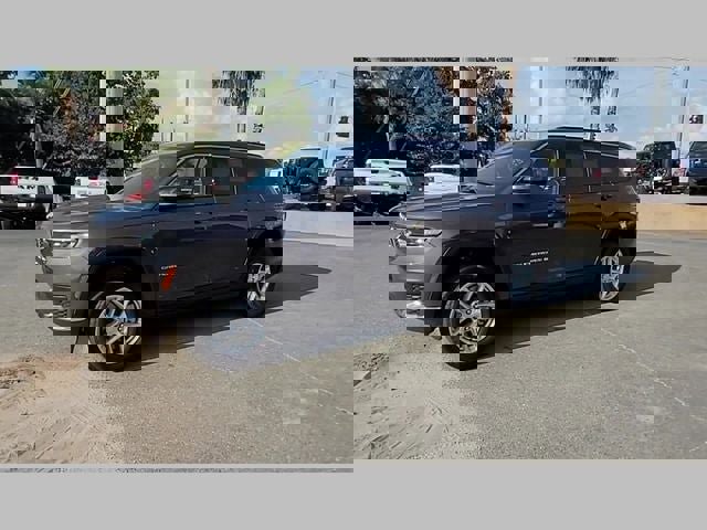 New 2025 Jeep Grand Cherokee L Laredo w/ Luxury Tech Group I image 38