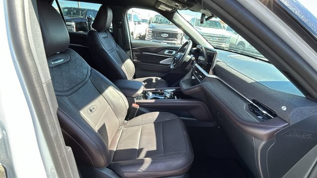 Certified 2025 Ford Explorer Platinum w/ LUX Leather Package AWD/4WD image 11