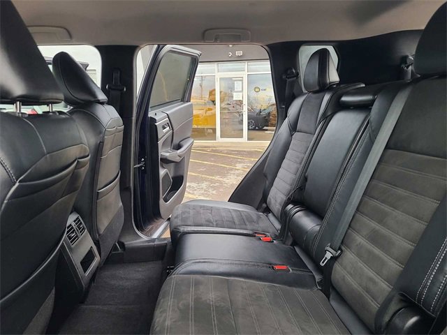 Used 2023 Mitsubishi Outlander SE image 22