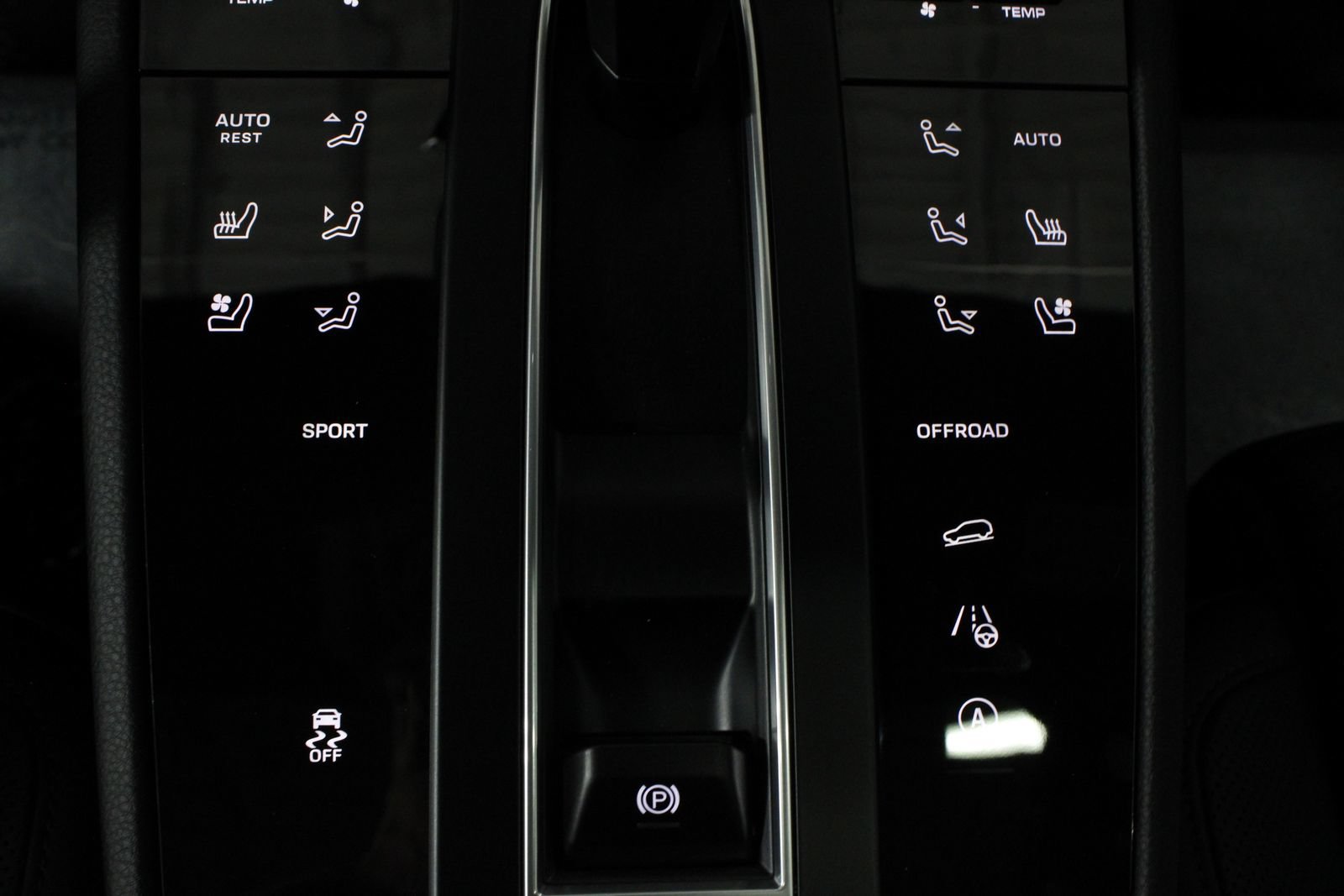 Certified 2026 Porsche Macan AWD/4WD image 28