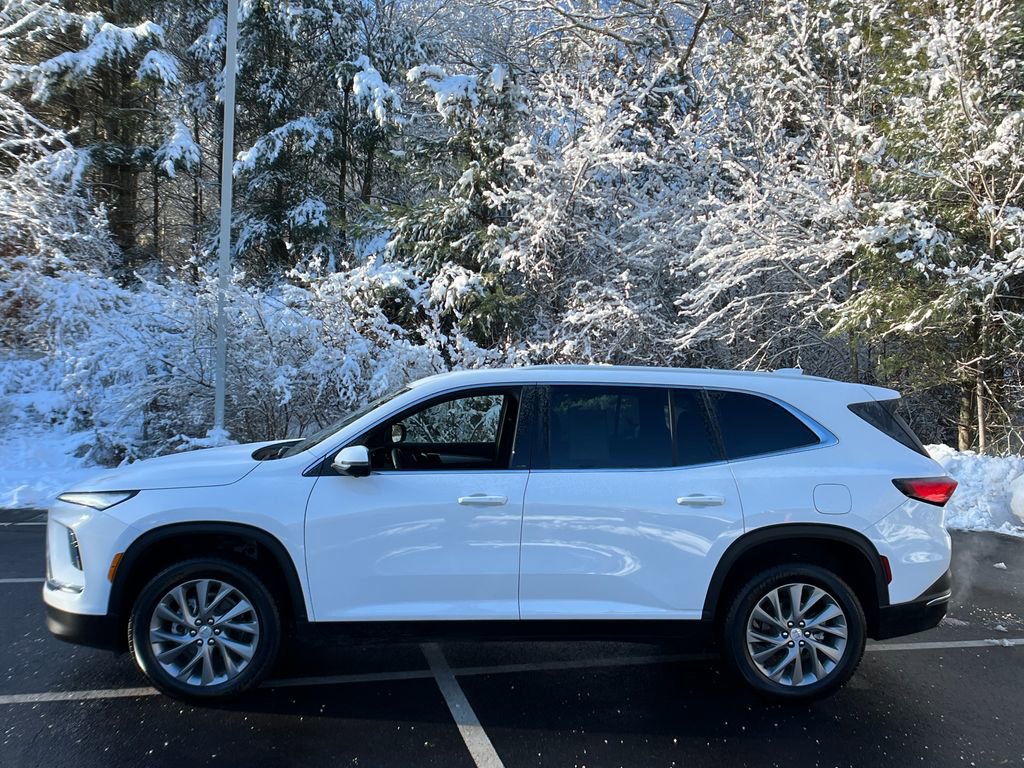 Used 2025 Buick Enclave Preferred image 2