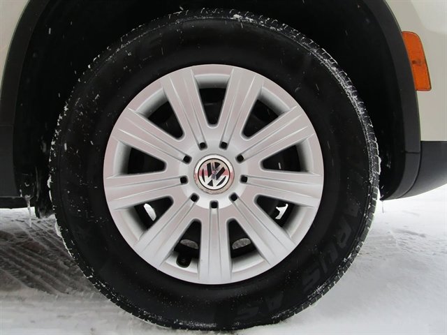 Used 2013 Volkswagen Tiguan S image 22