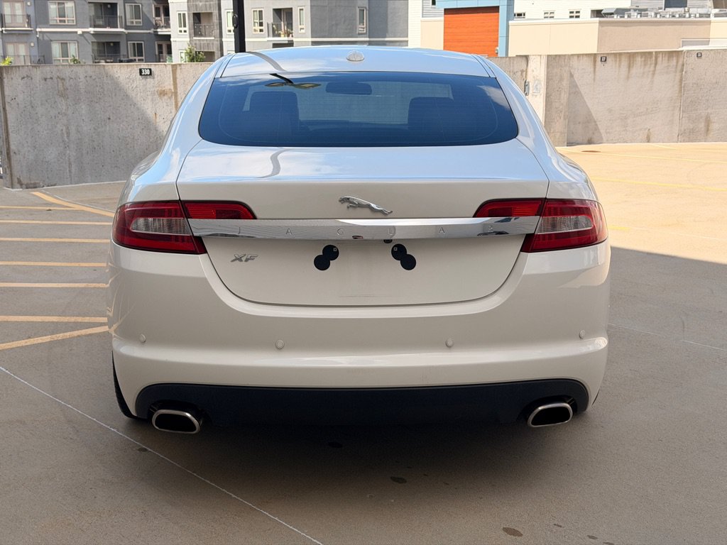 Used 2010 Jaguar XF Premium RWD image 4