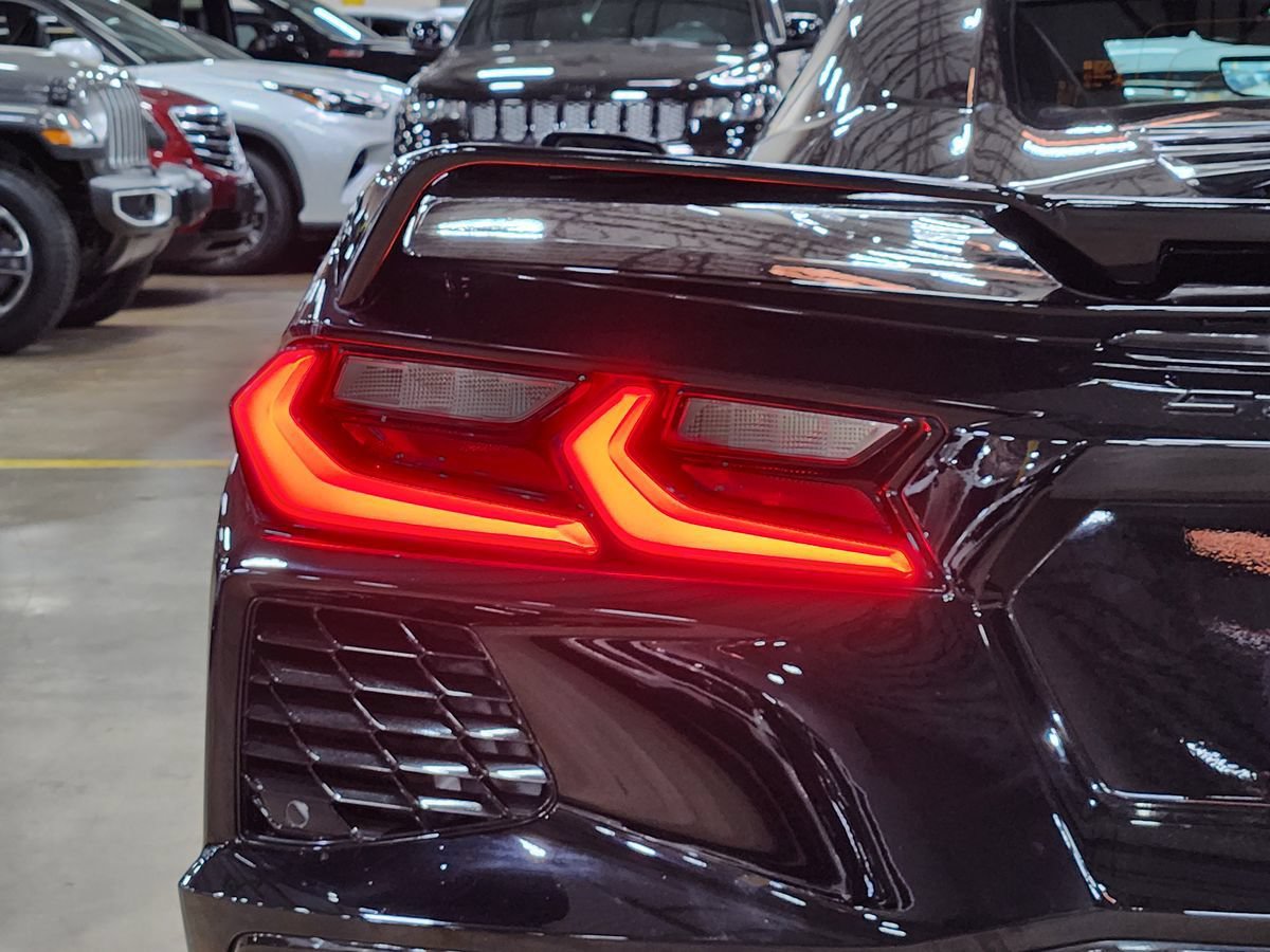 Used 2021 Chevrolet Corvette Stingray Premium Conv w/ Z51 Performance Package RWD image 20