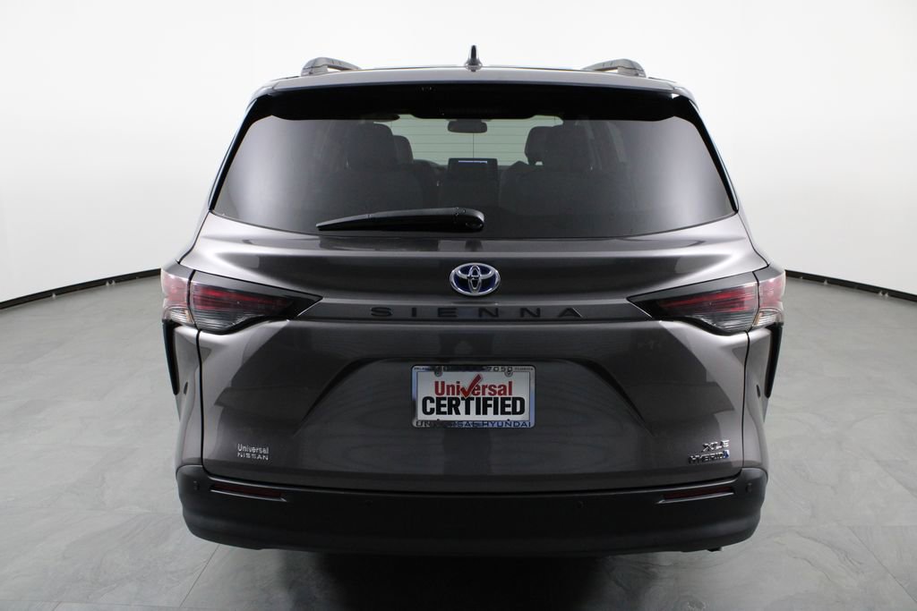 Used 2024 Toyota Sienna XLE image 11
