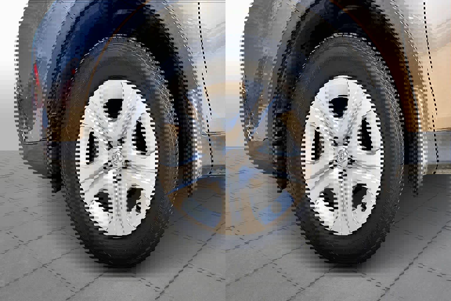 Used 2014 Toyota RAV4 LE image 10