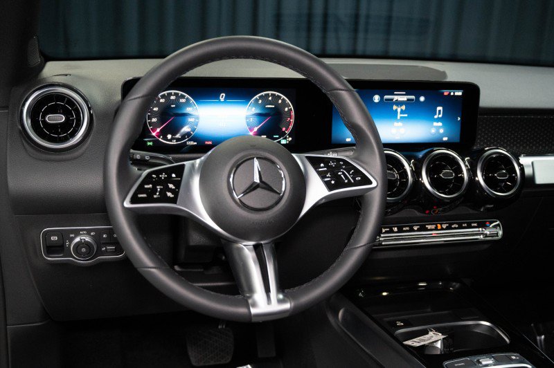 Certified 2026 Mercedes-Benz GLB 250 4MATIC image 17