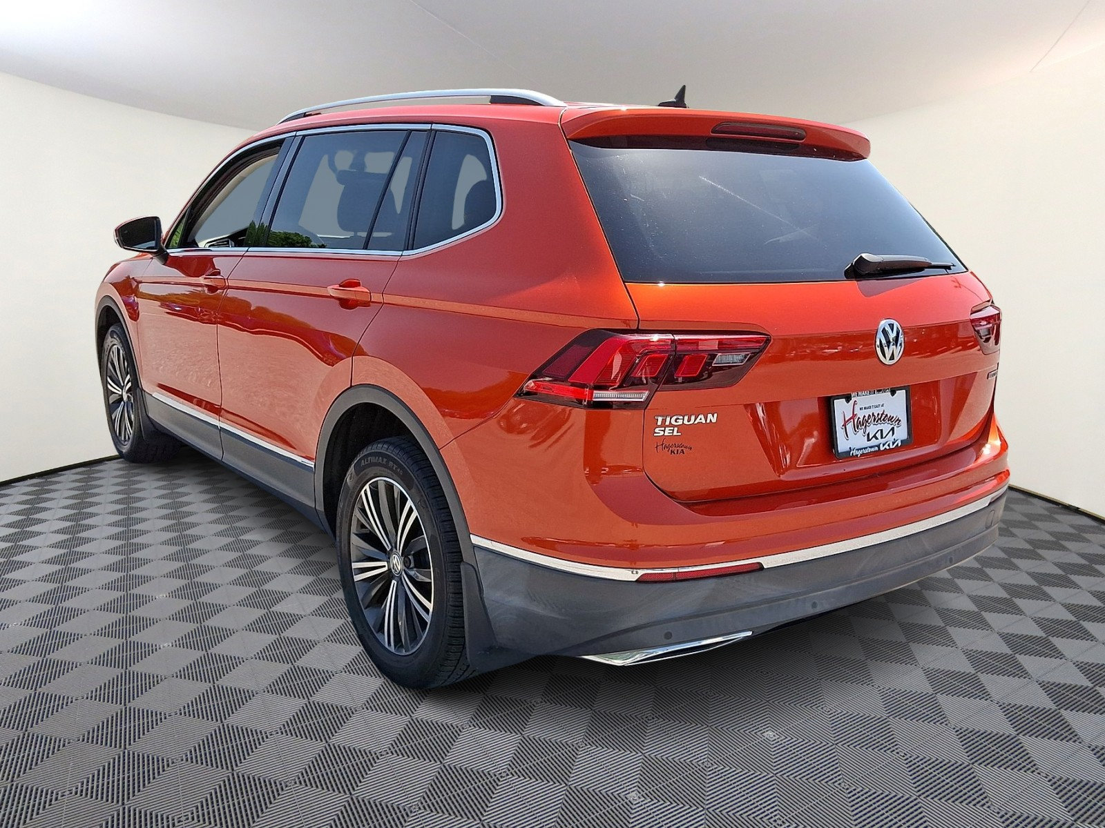 Used 2019 Volkswagen Tiguan SEL w/ 3rd Row Seat Package AWD/4WD image 4