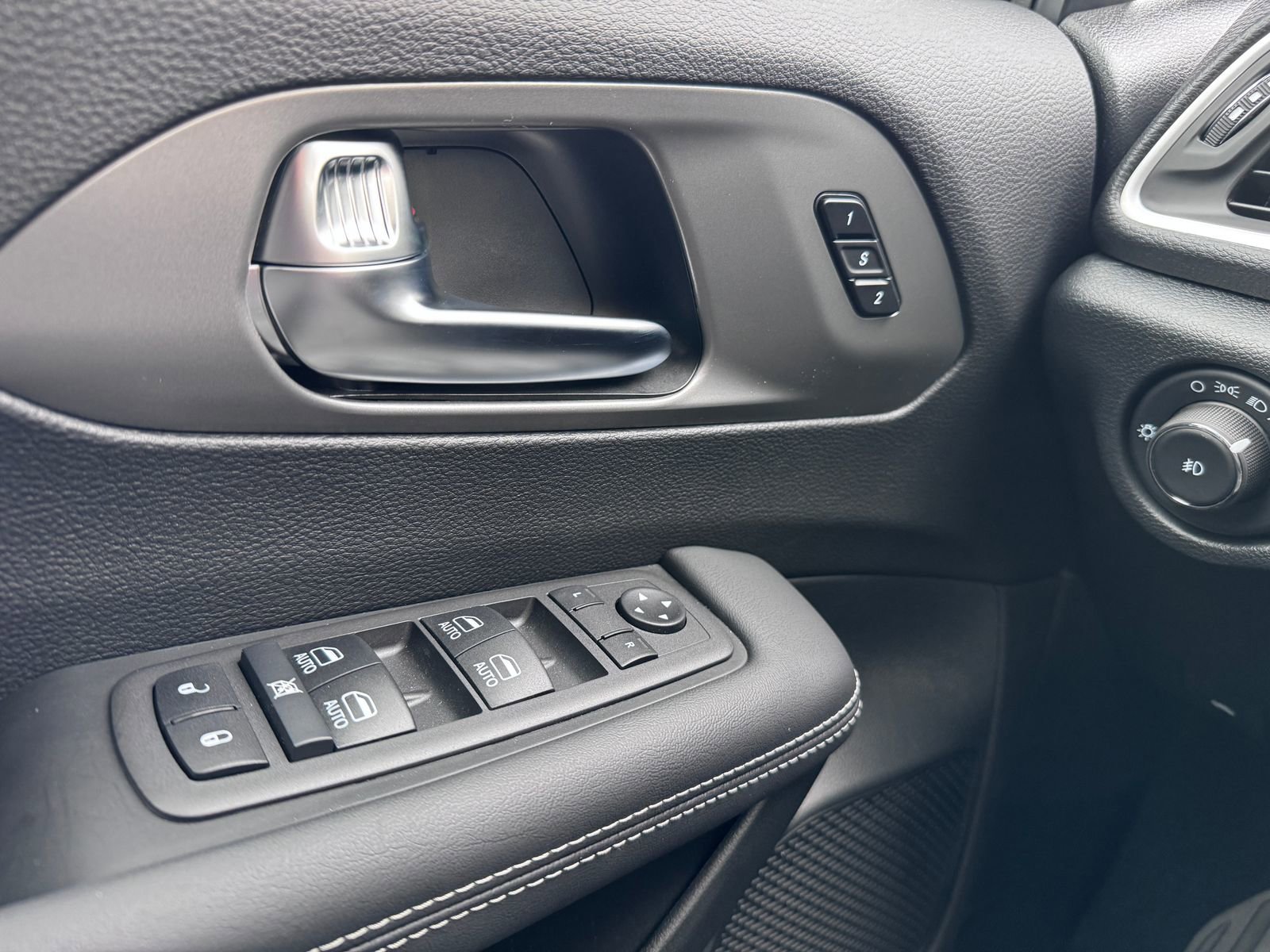 New 2025 Chrysler Pacifica Select image 14