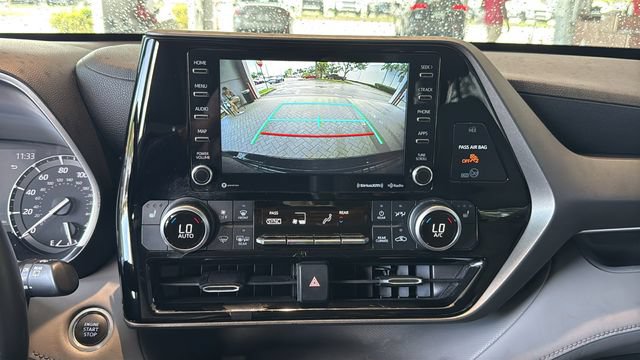 Certified 2021 Toyota Highlander XLE FWD image 25
