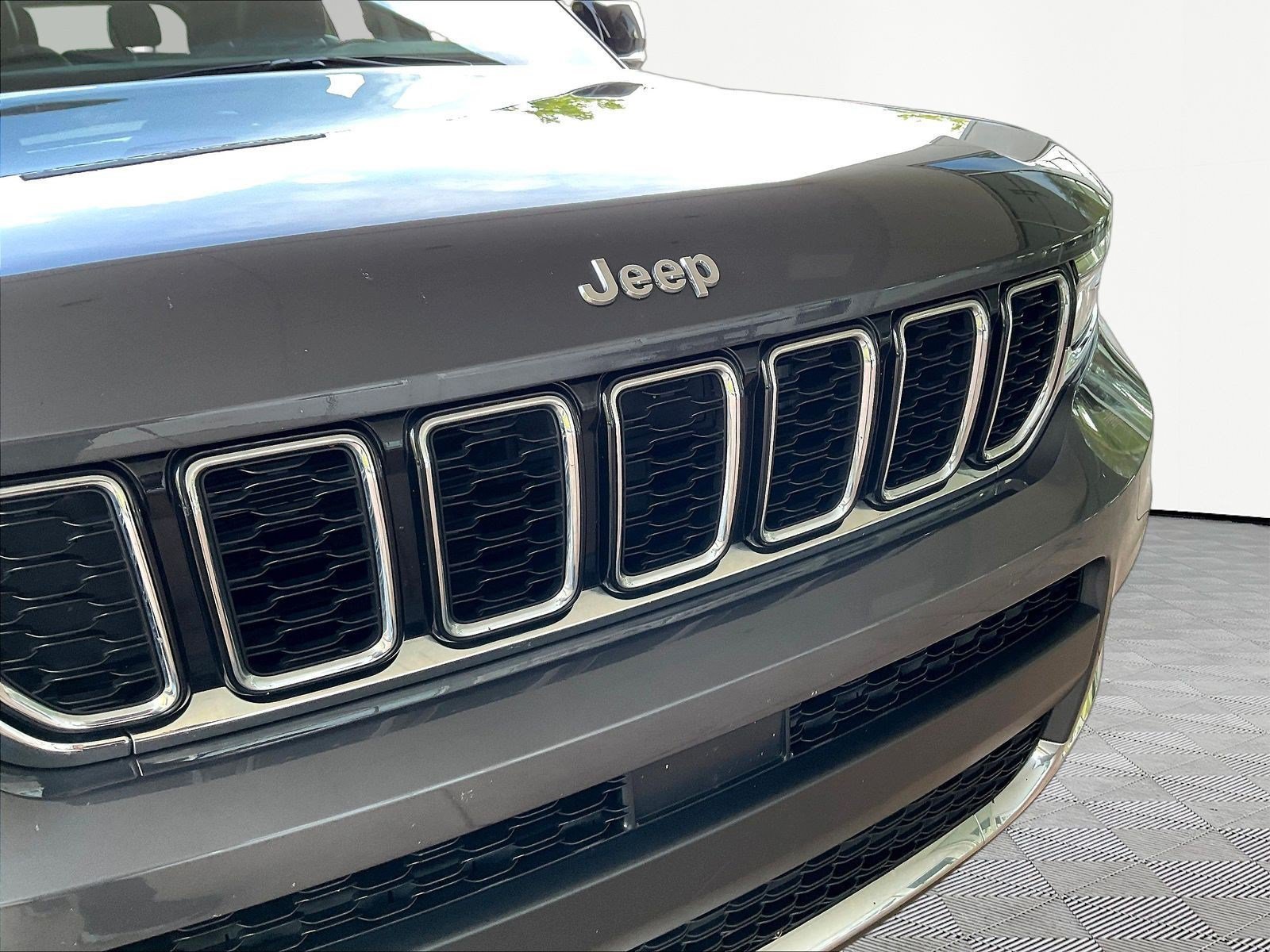 Used 2024 Jeep Grand Cherokee L Limited AWD/4WD image 33