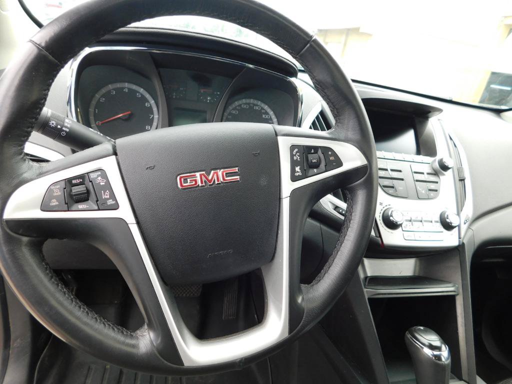 Used 2017 GMC Terrain SLE w/ Technology Package AWD/4WD image 3