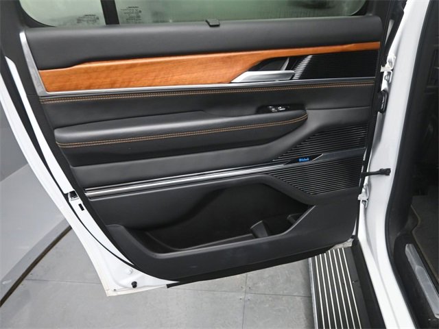 Used 2024 Jeep Grand Wagoneer L Series III image 15