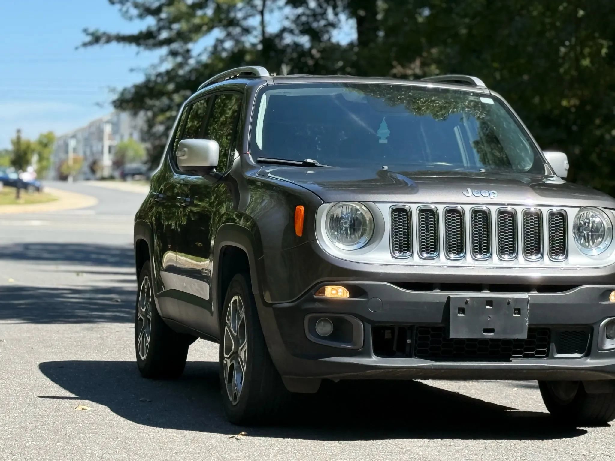 Used 2017 Jeep Renegade Limited image 3