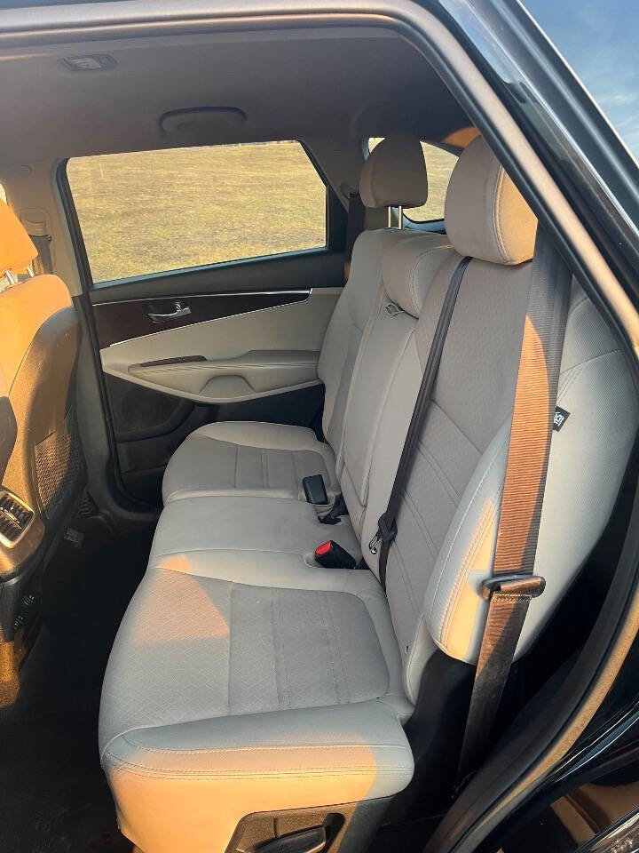 Used 2017 Kia Sorento FWD w/ LX Convenience Package image 11
