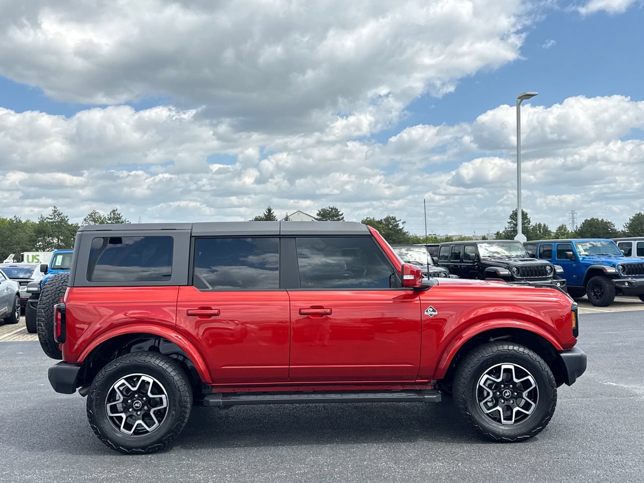 Used 2023 Ford Bronco Outer Banks AWD/4WD image 2