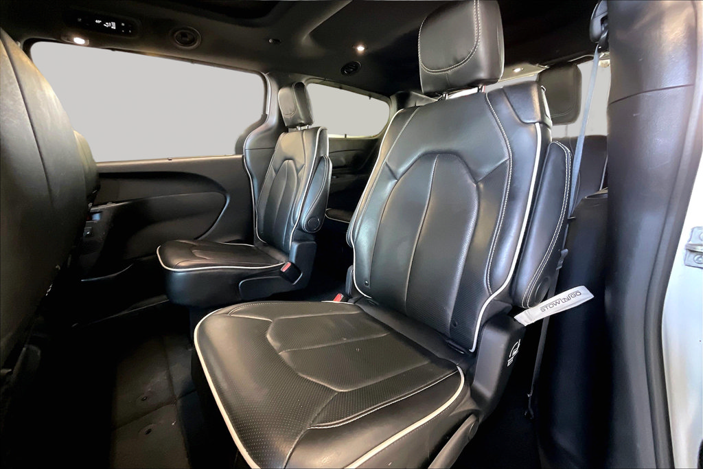 Used 2025 Chrysler Pacifica Limited FWD image 14