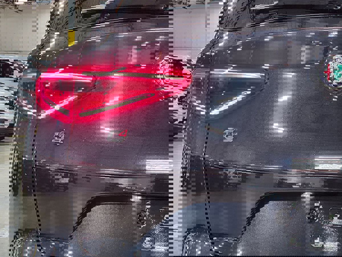 Used 2018 Alfa Romeo Stelvio AWD image 22