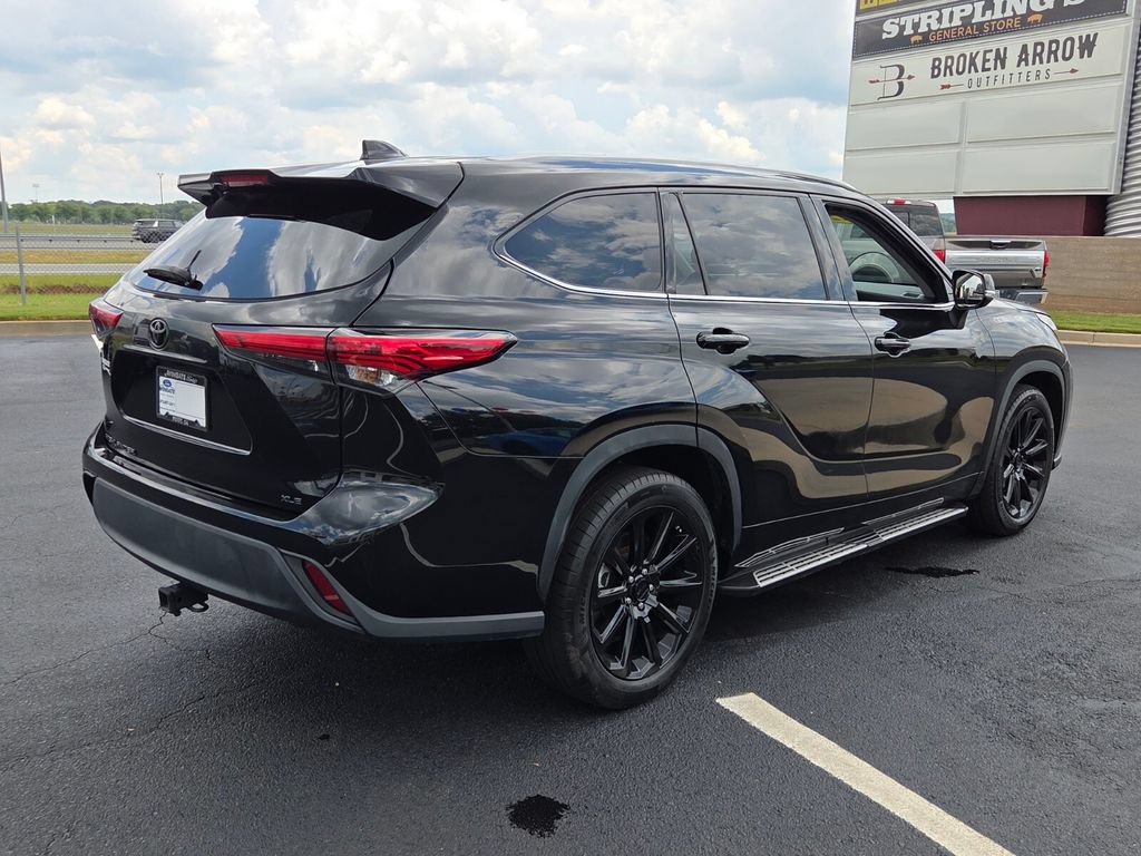 Used 2022 Toyota Highlander XLE FWD image 17