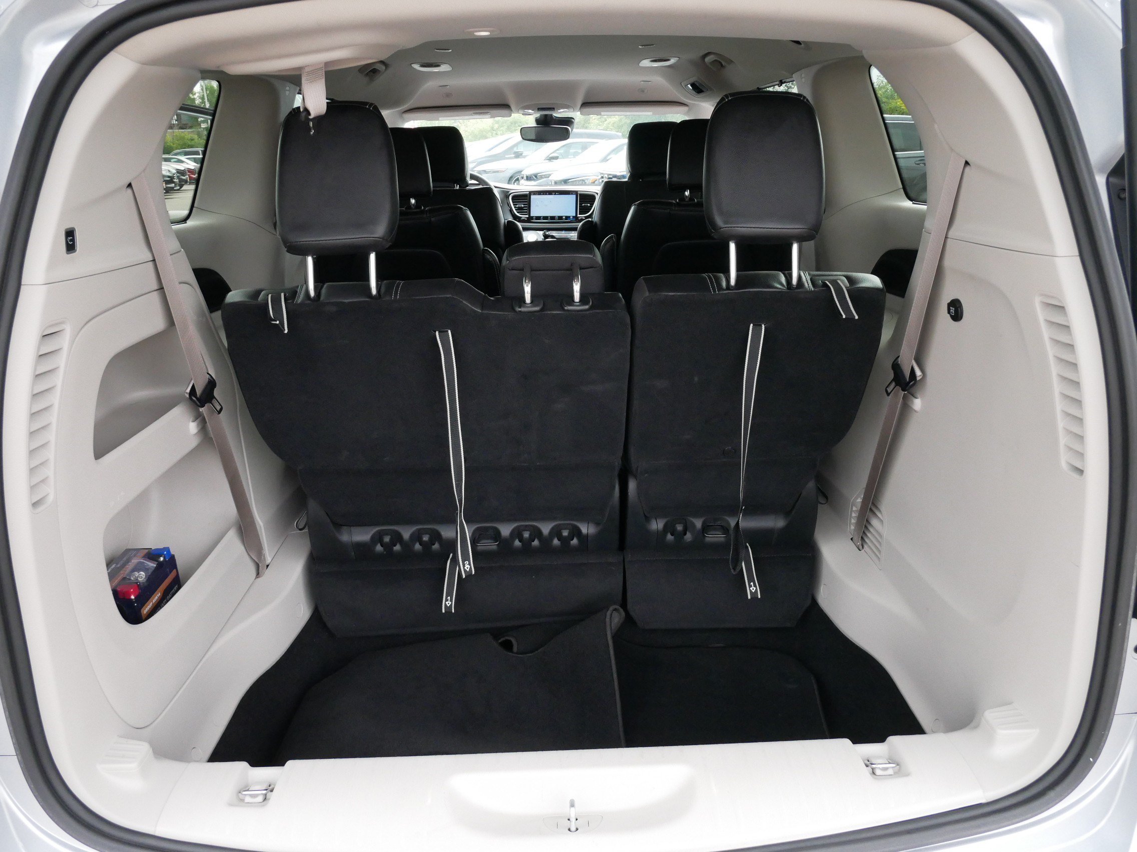 Used 2022 Chrysler Pacifica Touring-L FWD image 18