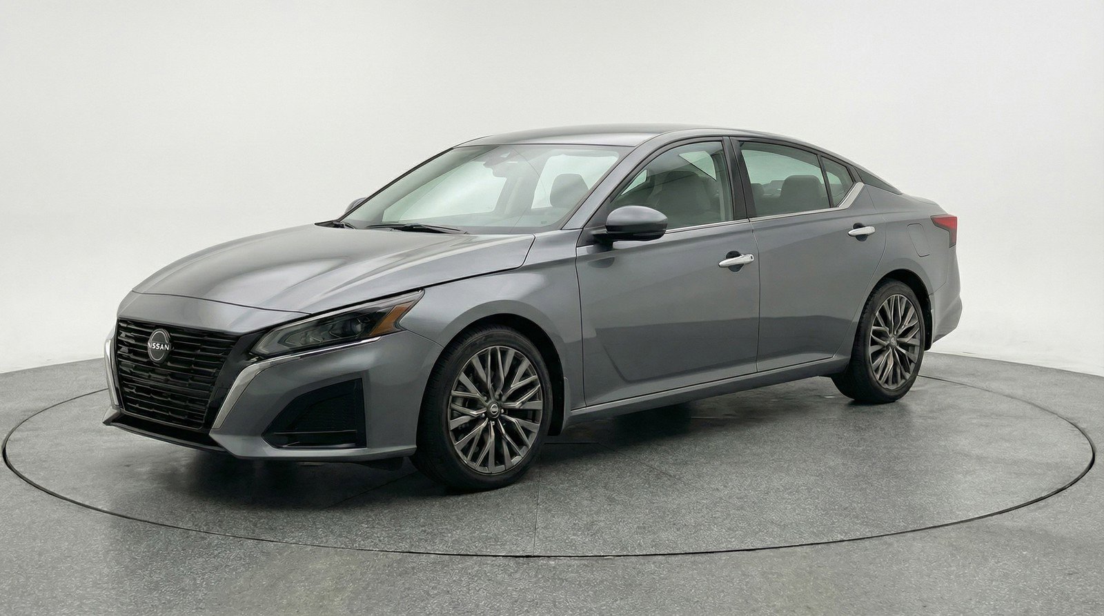 Used 2025 Nissan Altima 2.5 SV FWD image 3