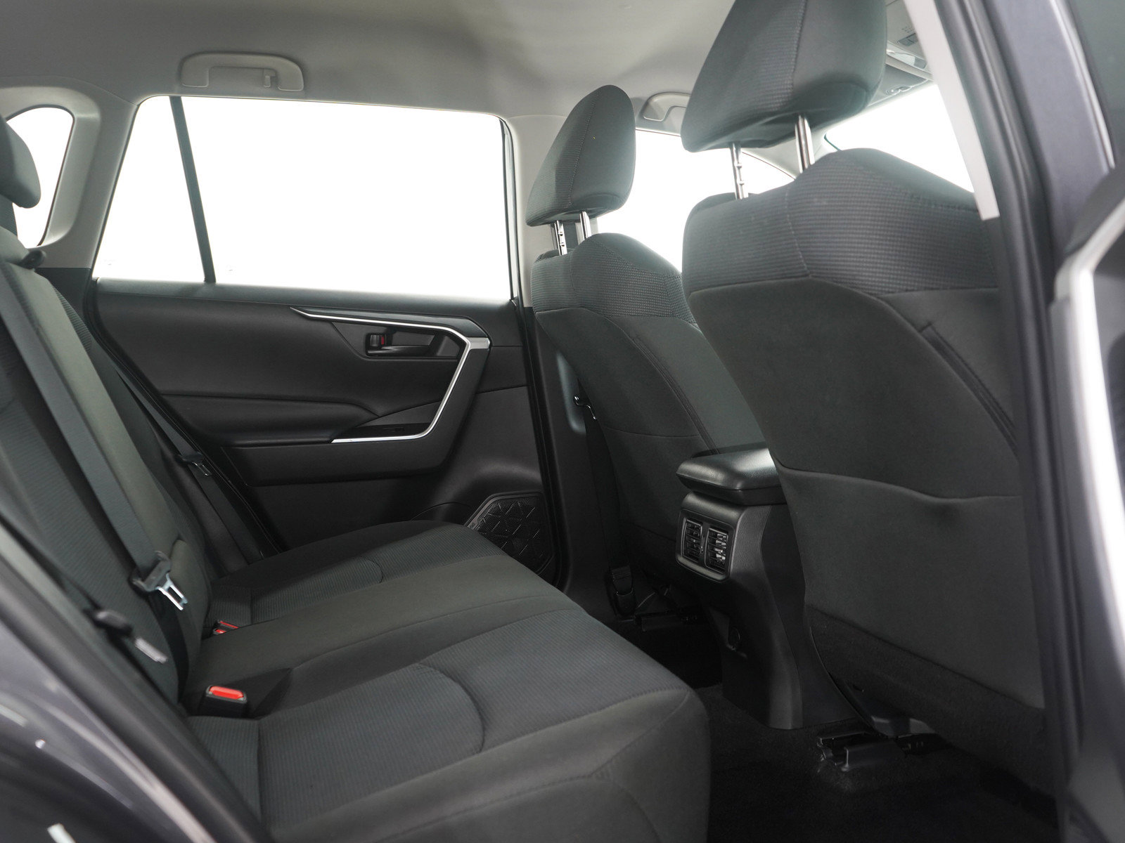 Used 2022 Toyota RAV4 LE image 12