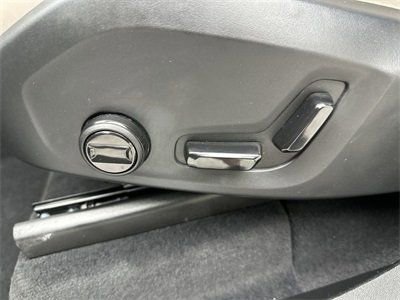 Certified 2025 Volvo XC90 B5 Plus w/ Protection Package Premier image 12