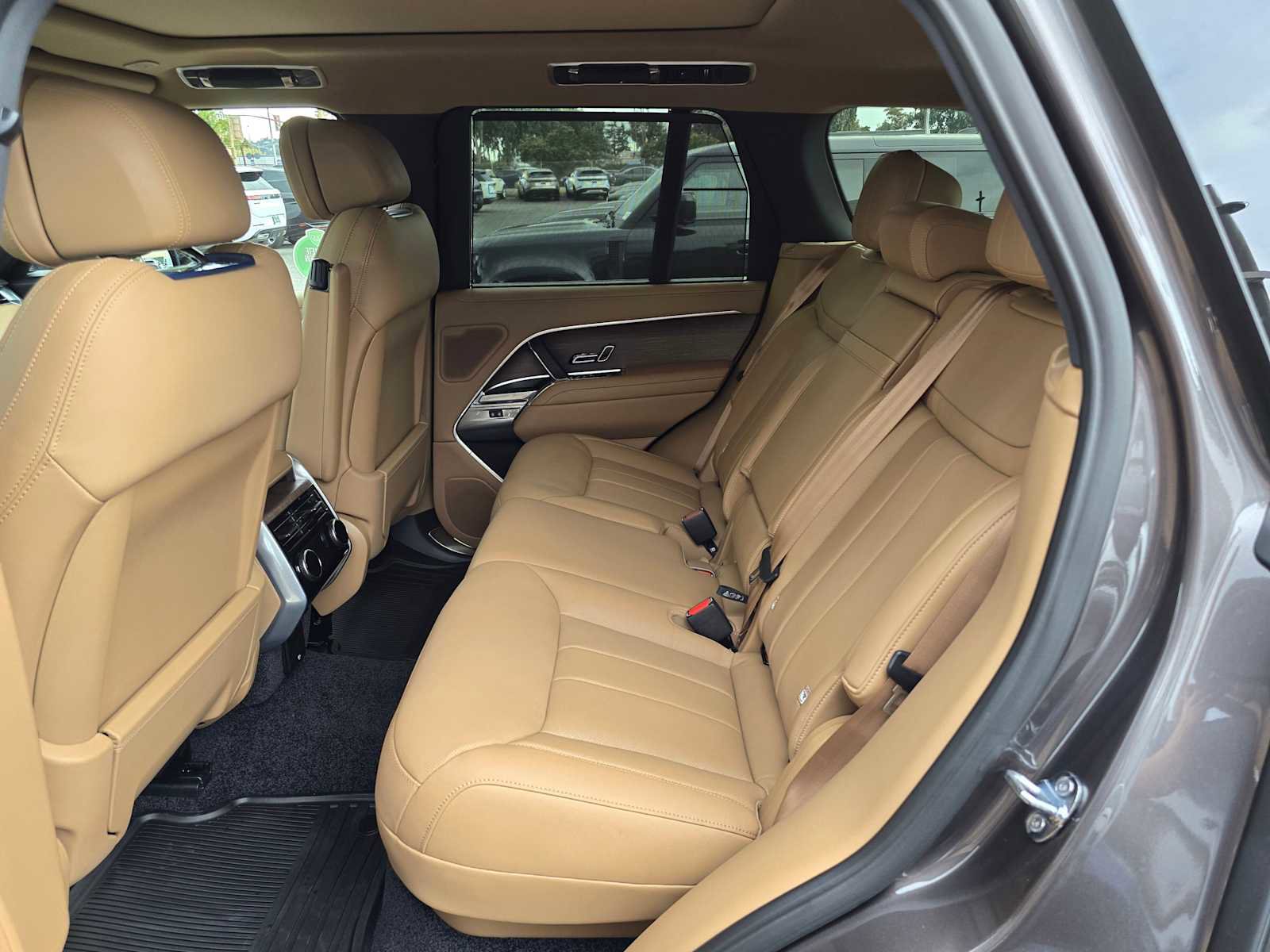 New 2025 Land Rover Range Rover SE image 18