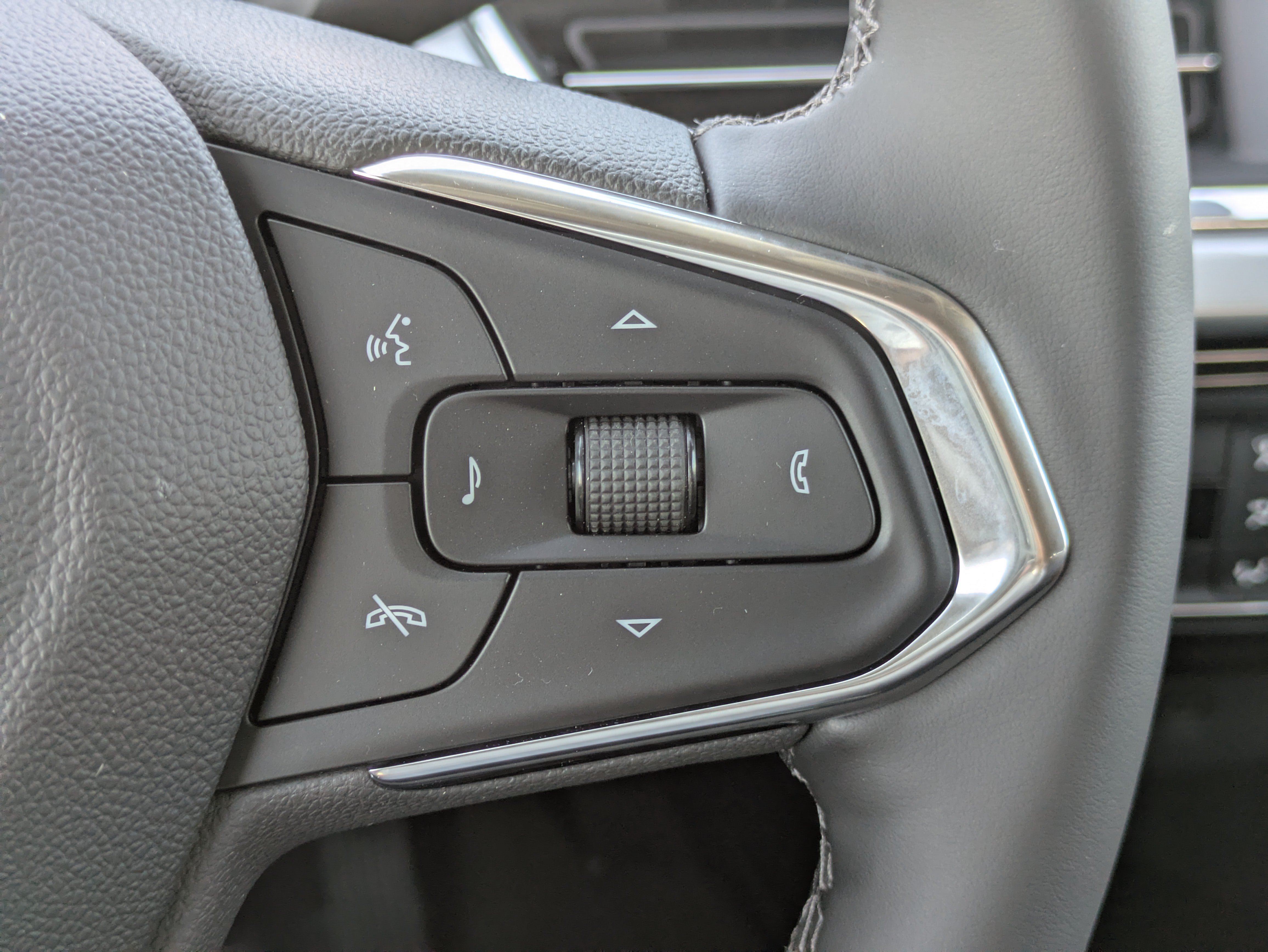 New 2026 Chevrolet Trax LT w/ Driver Confidence Package FWD image 16