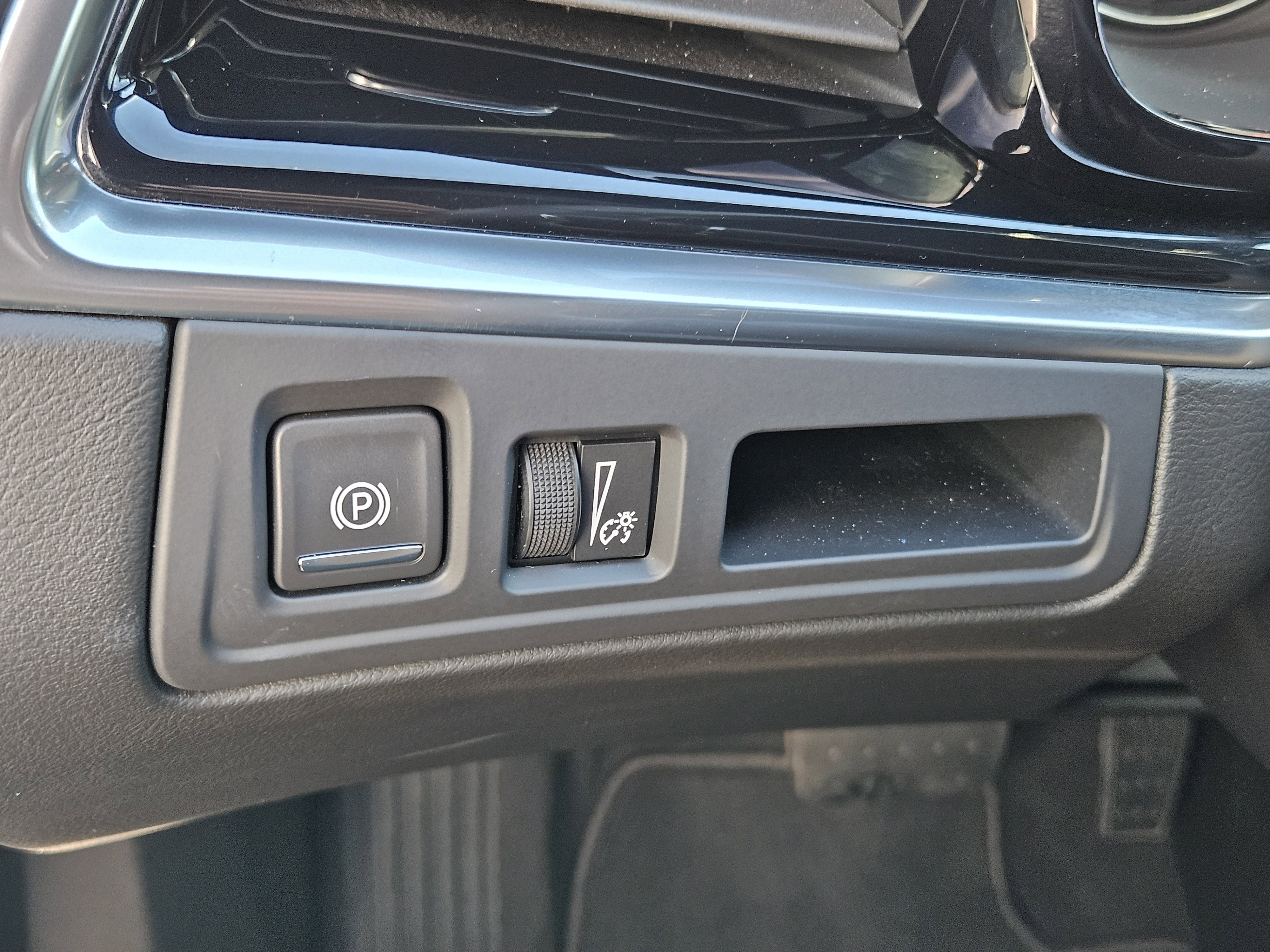 New 2025 Cadillac XT6 Luxury image 23